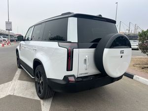 R O X SUV Eléctrico con Tracción en las Cuatro Ruedas, Batería de Litio, Asientos de Cuero, Neumáticos R19, Cámara Trasera, Motor Único, Interior Oscuro, Autonomía de 201-300 km - Product Image 2