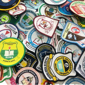 Insignia Bordada de Hilo Dorado para Blazer, Pin Elegante para Club Escolar, Accesorio de Chaqueta con Hilo de Oro - Product Image 3