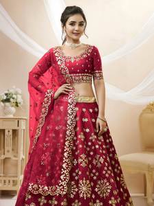 Magnífico Lehenga Choli de Seda con Bordado Tradicional en Foil y Zari, Fabricante de Surat a Precio de Mayoreo - Product Image 5