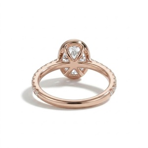 Élégante bague de fiançailles en or massif 18 carats avec diamant de laboratoire ovale de 1,5 carat, qualité DEF et VVS, sertie clos, certifiée IGI - Product Image 6