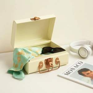 Boîte à bijoux de luxe en métal couleur menthe avec petite serrure - Rangement de style vintage pour bagues, colliers, cosmétiques et souvenirs de Noël - Product Image 6