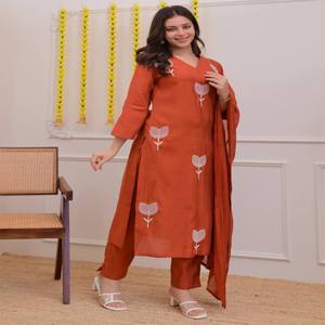 Conjunto de Kurta Naranja Elegante VASTRA COTTAGE con Top Bordado, Pantalón, Dupatta de Encaje Chanderi, Ropa Tradicional Étnica - Product Image 6