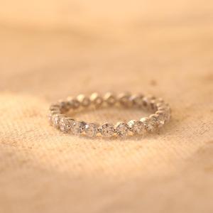Bague de luxe en or blanc massif 14 carats avec diamants de laboratoire ronds de 2,5 mm, sertis en griffe, pour mariage et anniversaire, vente en gros - Product Image 2