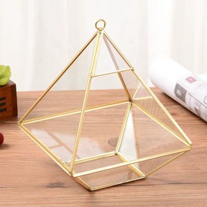 Terrario de Vidrio con Marco de Metal Dorado de Forma Geométrica, Tamaño Pequeño, Decorativo, para Mesa, Hogar, Oficina, Cafetería, Estilo Indio - Product Image 1