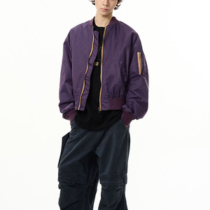 Chaqueta Híbrida Tech-Varsity para Hombre – Tejido de Alto Rendimiento en Gris Carbón con Mangas Resistentes al Viento y Codos Articulados - Product Image 6