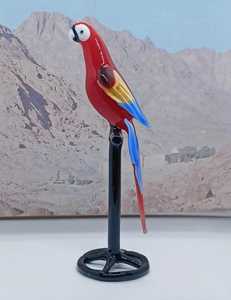 Figurine de perroquet en verre soufflé à la main, rouge, bleu, jaune, sculpture animale colorée, objet d'art décoratif - Product Image 2
