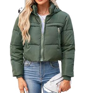 Chaquetas acolchadas cortas de invierno para mujer al por mayor, prendas de vestir acolchadas gruesas con capucha, diseño de punto transpirable - Product Image 4