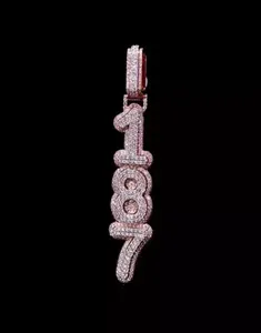 Colgante Vertical Personalizado con Número, Estilo Hip Hop, Joyería Brillante, Moissanita VVS, Chapado en Oro, Letras Personalizadas - Product Image 5