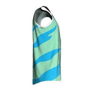 Maillot de sport personnalisé moderne pour équipes de basketball et de football, en tissu anti-humidité, idéal pour les écoles et les clubs - Product Image 3