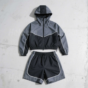 Ensemble coupe-vent réfléchissant imperméable personnalisé pour homme, idéal pour les activités sportives décontractées en extérieur, comprenant une veste et un short en nylon - Product Image 3
