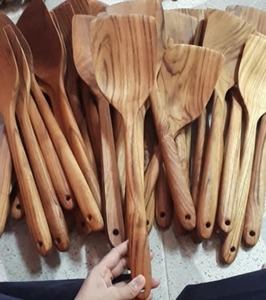 ตะหลิวทอดอาหารขนาดใหญ่ อุปกรณ์ครัวไม้ 100% เป็นมิตรกับสิ่งแวดล้อม ผลิตจากไม้สักไทย ทนทาน น้ำหนักเบา ใช้สำหรับอาหาร - Product Image 1