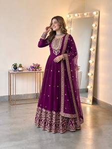 Robe Anarkali brodée violette pour femme, tenue traditionnelle indienne et pakistanaise, longueur ras du sol, coupe ample en polyester, idéale pour les mariages - Product Image 3