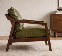 Fauteuil en cuir de style mid-century modern, structure en bois massif, dossier rembourré, chaise de salon, vert olive