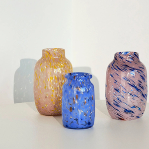 Jarrón de Vidrio Colorido con Diseño de Doble Borde, Jarrón Decorativo para Arreglos Florales - Product Image 4