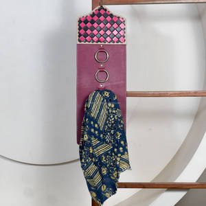 Support mural en cuir véritable à carreaux, style western, pour foulards et chiffons, avec anneaux en laiton, collection Super Septembre 2026 - Product Image 3