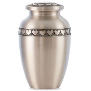 Urnas de cremación de latón decorativas con hermoso diseño Urnas funerarias para cenizas humanas Urnas masculinas y femeninas de entierro a bajo precio - Product Image 4