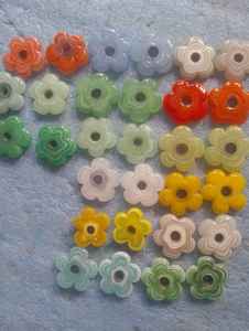 Cuentas de cristal de 40 mm con diseño de conejo y flores, redondas, para bricolaje, en plateado, rojo y dorado, con patrón cuadrado, para fabricación de joyas, listas para enviar al por mayor. - Product Image 3