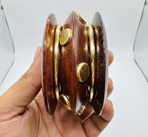 Bracelets en bois faits à la main avec textures naturelles et designs élégants, style vintage pour la mode ethnique et les cadeaux - Product Image 3