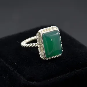 Bague en argent sterling 925 avec pierre précieuse onyx vert, faite à la main, style vintage, bijou statement en pierre naturelle verte, vente en gros - Product Image 6