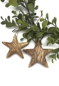Charmant ornement en bois fait main à suspendre, orné de symboles et de motifs classiques de la saison des fêtes - Product Image 6