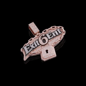 Joyería para Raperos, Colgante de Plata de Ley 925 con Baño de Rodio y Moissanita, Dos Tonos en Oro Rosa, Cierre de Corazón, Letra y Nombre Personalizados - Product Image 1