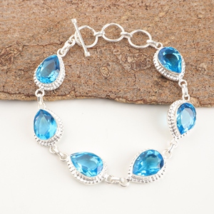 Bracelet ajustable en argent 925 fait main avec topaze bleue suisse taille poire et sertissage clos en laiton – Bijou de déclaration - Product Image 1