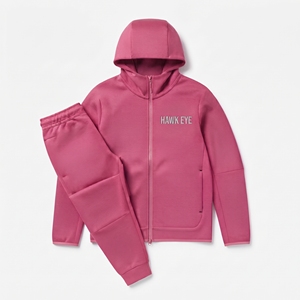 Conjunto Deportivo con Capucha y Cremallera Color Rosa para Mujer, con Texto Bordado de Ojo de Halcón, Ideal para Invierno y con un Diseño Moderno - Product Image 1