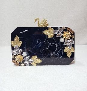 Sacs à main et pochettes de soirée de luxe en acrylique transparent avec perles dorées pour femmes, idéales pour les mariages et les fêtes - Product Image 6