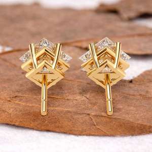 Boucles d'oreilles clous en diamant de laboratoire taille princesse 1 carat, or jaune 18 carats, pour femme, idéales pour mariage et fiançailles, forte demande - Product Image 5