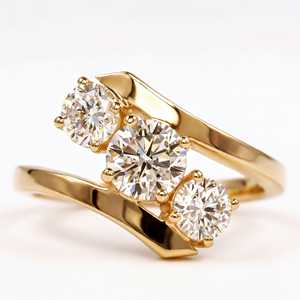 Bague Bypass à Trois Pierres en Or Massif Graduée avec Diamant de Laboratoire Rond Taillé Couleur E VVS – Coffret Cadeau Anniversaire Classique pour Fiançailles - Product Image 1
