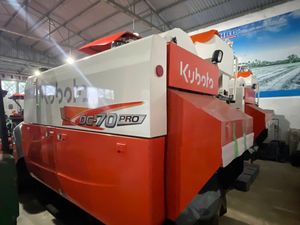 Cosechadora Combinada con Motor Diésel DC 70 PRO de 70 HP, Máquina Agrícola de Alta Productividad con Caja de Cambios y Sistema de Rodamientos de Alta Resistencia - Product Image 6