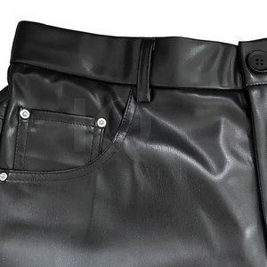 Shorts en cuir décontractés pour hommes, coupe ample, intérieur doux et look prêt-à-porter pour tous les jours - Product Image 6