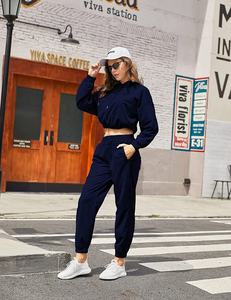 ชุดครอปทอปสไตล์คอตตอนสำหรับผู้หญิง,ชุดครอปใส่วิ่งแต่งทรงครอปสีพื้น - Product Image 3