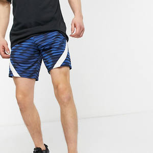 Diseño casual para el verano, estampado completo, cintura elástica, corte ajustado con cinta en contraste, pantalones cortos para hombre con diseño de logotipo. - Product Image 5