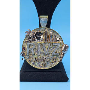 จี้ห้อยคอรุ่น Designer Rivz NYC ประดับเพชรโมอิสซาไนต์ รูปทรงไมโครโฟน สไตล์ฮิปฮอป ชุบโรเดียม ได้รับการรับรองจาก GIA - Product Image 1