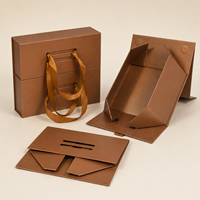 Boîte cadeau magnétique pliable avec poignée en ruban, logo personnalisé, emballage rigide haut de gamme avec laminage mat et doublure en éponge