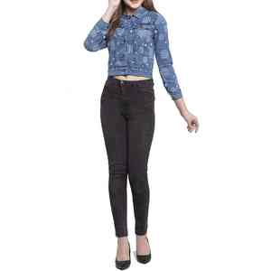 Una combinación de estilo clásico vintage y moda urbana contemporánea hace que estos sean los artículos de tops de mezclilla para mujer más vendidos. - Product Image 3