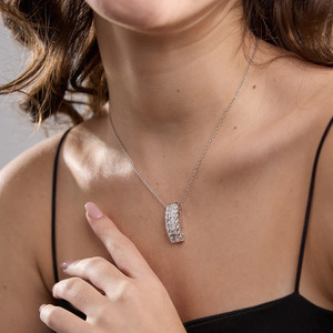 Collar con Colgante de Barra de Diamante Cultivado en Laboratorio, Corte Baguette, Oro Blanco - Product Image 2