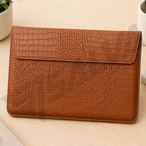 Funda Protectora para Portátil de Lujo con Patrón de Cocodrilo Marrón, Color Sólido, para Computadoras de 13, 14 y 15 Pulgadas - Product Image 6