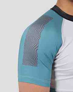 Chemises de compression pour hommes OEM de qualité supérieure, imprimées par sublimation, en polyester, pour la gym, le fitness, le surf et la plongée - Product Image 3