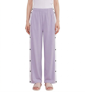 กางเกงวอร์มสปริงสปอร์ตพิมพ์โลโก้ตามสั่ง เนื้อผ้าสแปนเด็กซ์น้ำหนักเบา สวมใส่สบาย มีกระดุมแป๊กด้านข้างทั้งสองข้าง กางเกงแทรคแบบ unisex รับผลิตแบบ OEM ODM - Product Image 3