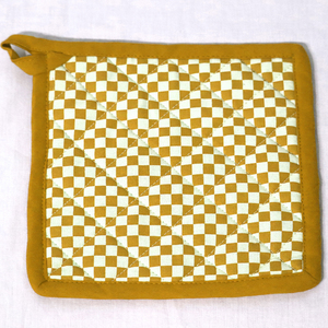 Yarn Dyed Check Fabric Heat Resistant <b>Pot</b> <b>Holder</b> Exporter in India Large size cotton kitchen <b>pot</b> <b>holder</b> at affordable price. - Product Image 2