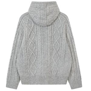 Sweat à capuche zippé gris en tricot torsadé avec design en tricot torsadé et capuche ajustable, idéal pour un confort et un style décontractés - Product Image 2