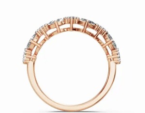 Bague en or élégante et empilable Radiance Diamond Band avec un poids total de 0,470 carat en 9 pierres, idéale pour les mariages et les occasions spéciales - Product Image 4