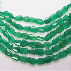 ลูกปัดหินออนิกซ์สีเขียวธรรมชาติทรงเหลี่ยมไม่สม่ำเสมอขนาด 10x14-12x16 มม. ลูกปัดหินออนิกซ์สีเขียวขนาด 18 นิ้ว สำหรับทำเครื่องประดับ - Product Image 1