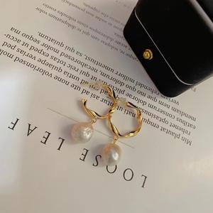 Boucles d'oreilles en perles Edison Tang Yan, style fleurs épanouies, 12-13 mm, blanc froid, translucides, presque parfaitement rondes, légers défauts - Product Image 4