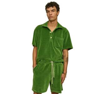 Ensemble de sport deux pièces pour homme en velours, t-shirt à manches courtes et short, couleur unie, design mode estival personnalisé - Product Image 2