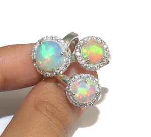 Anillo delicado de ópalo etíope en plata de ley, ópalo redondo hecho a mano, joyería minimalista con piedra preciosa natural para mujer - Product Image 6