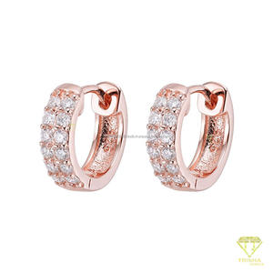 Boucles d'oreilles classiques en diamants de laboratoire en grappe, en argent sterling 925 plaqué or, bijoux luxueux et étincelants - Product Image 5