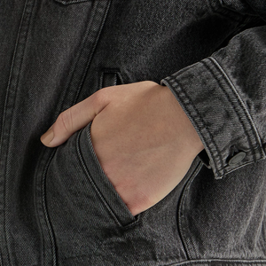 Veste en jean unisexe délavée noire à col rabattu, manches classiques, coupe décontractée ample, vêtement d'extérieur en coton pour l'automne - Product Image 4